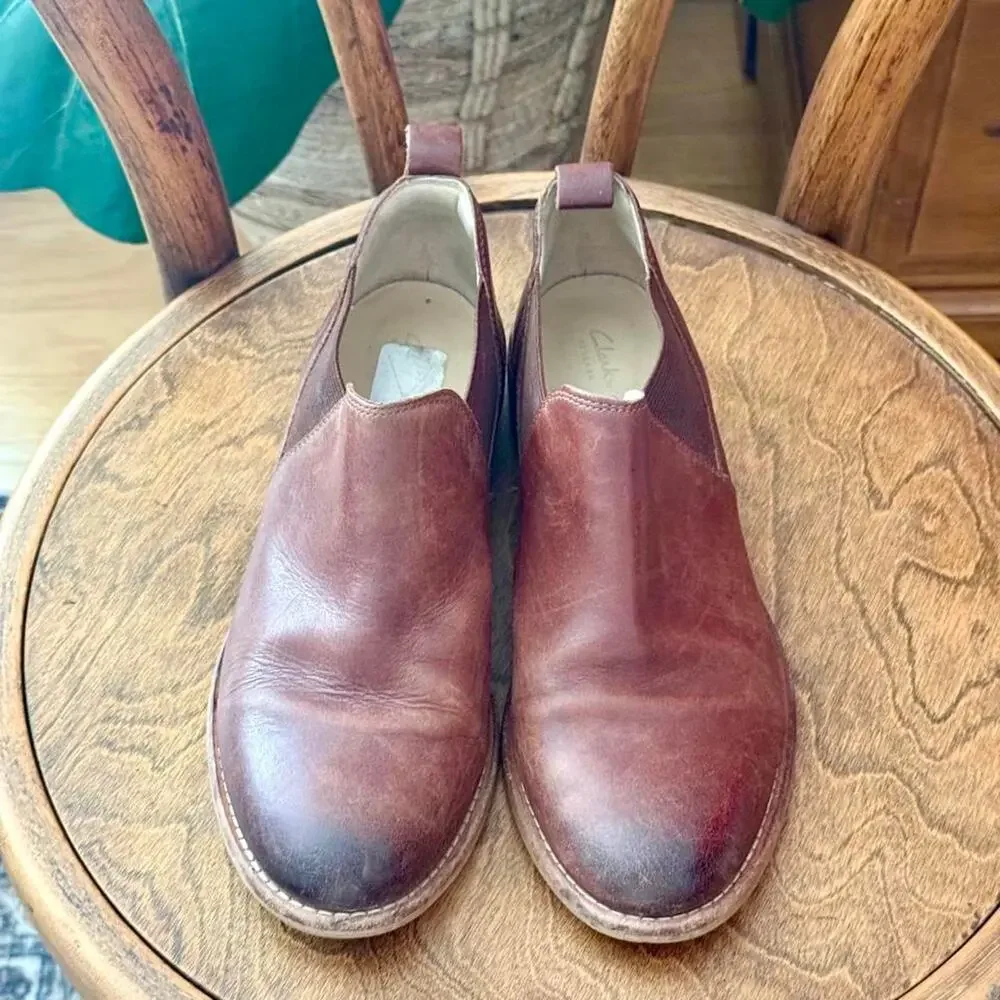 Clarks edenvale page dark tan leather chelsea ankle booties size 8.5